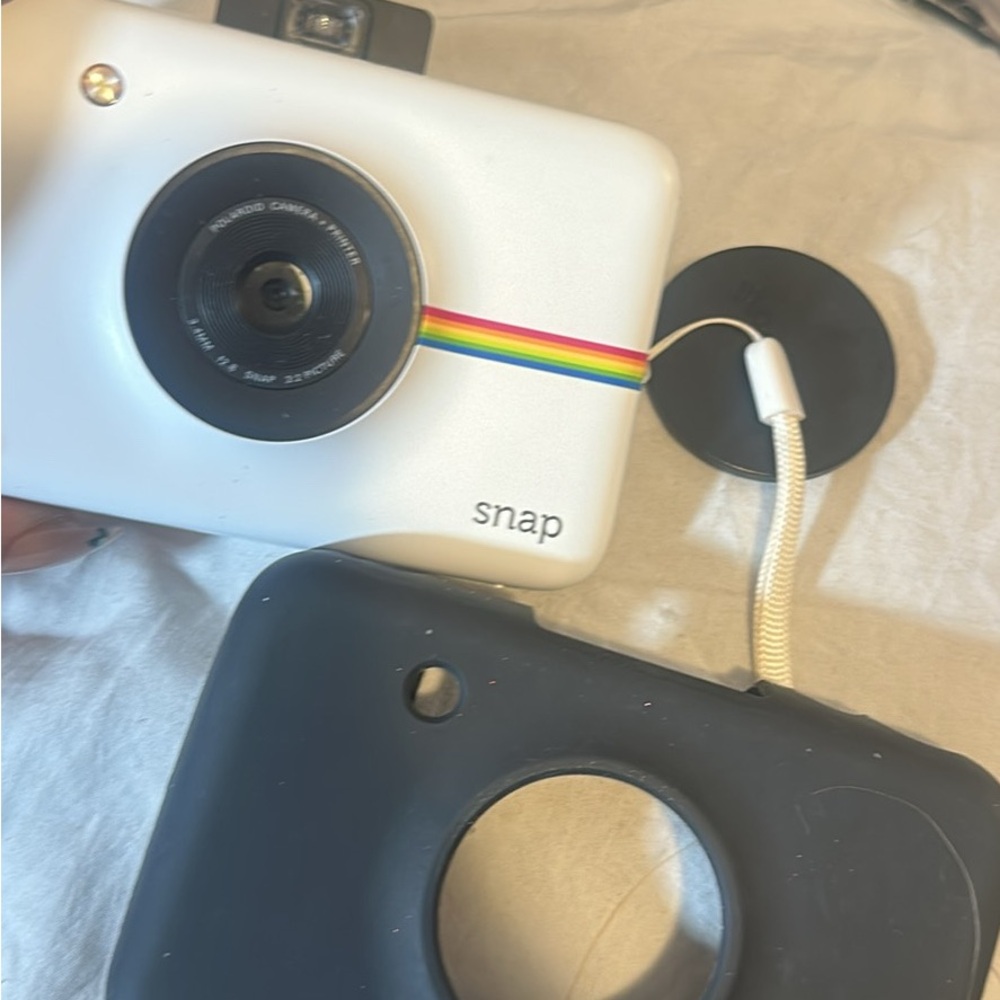 Polaroid Snap Like New White Camera with Black Protective Case and Lens Cover